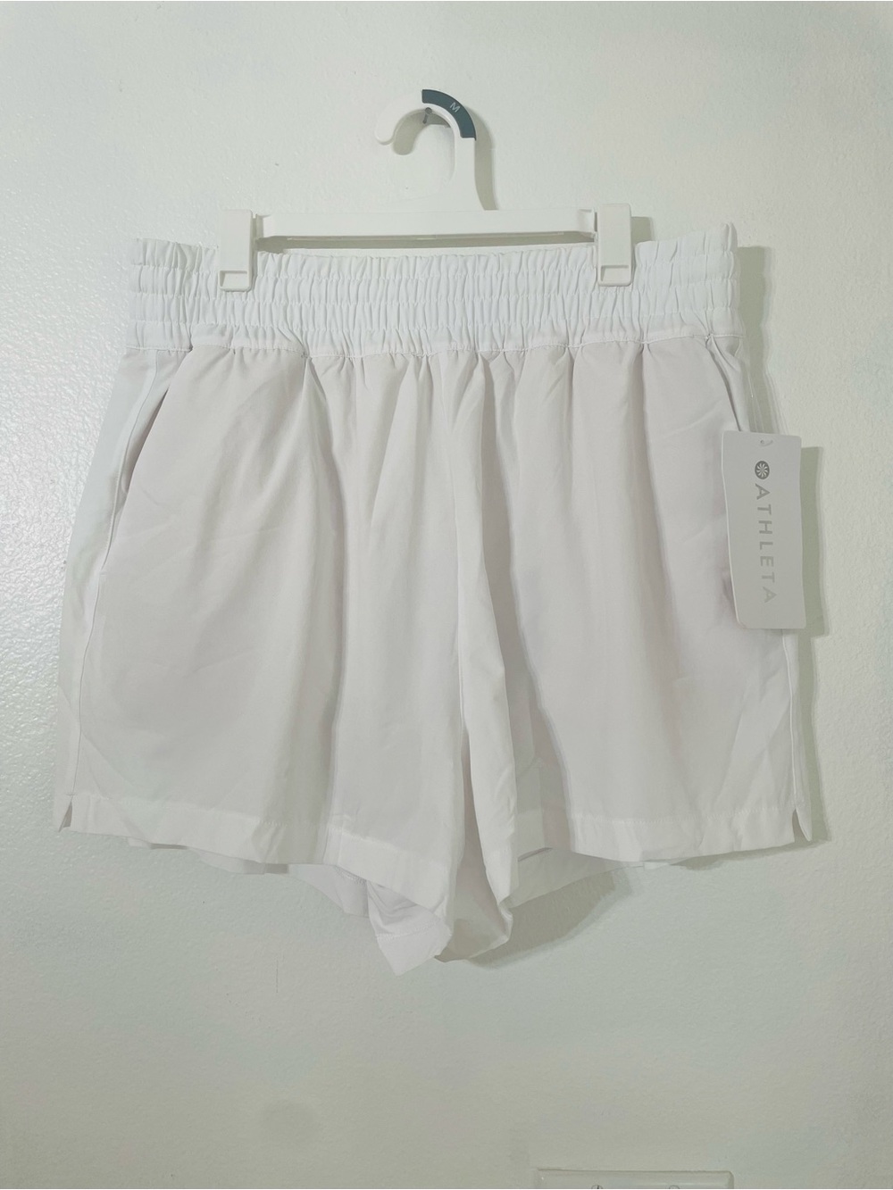 Athleta High Rise Hit Your Stride Run Shorts White Lined Women’s Size M NWT - Picture 2 of 7